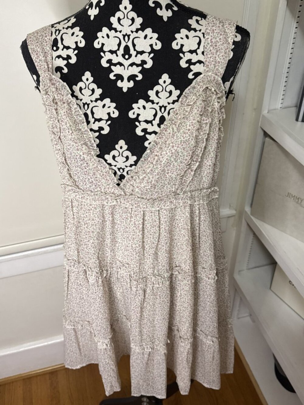 STORIA BEAUTIFUL RUFFLE V NECKLINE TIERED BOTTOM ROMANTIC DRESS SIZE L